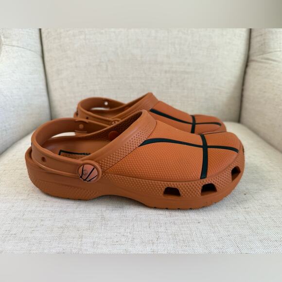 Crocs Kids Classic Basketball Clog Junior 6 Black Orange Sports Shoes Sandals - Picture 2 of 8